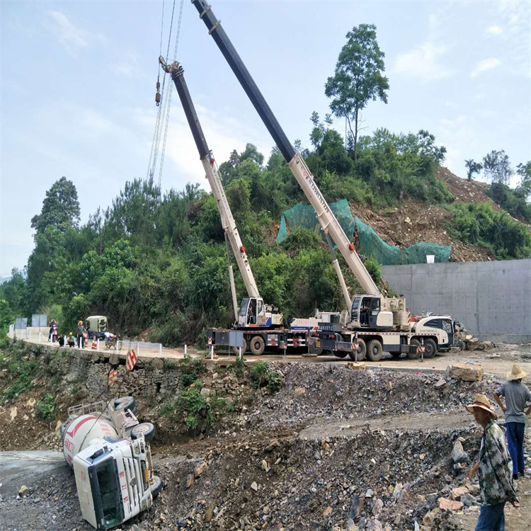 皇桐镇汽车掉沟里叫吊车救援要多少钱